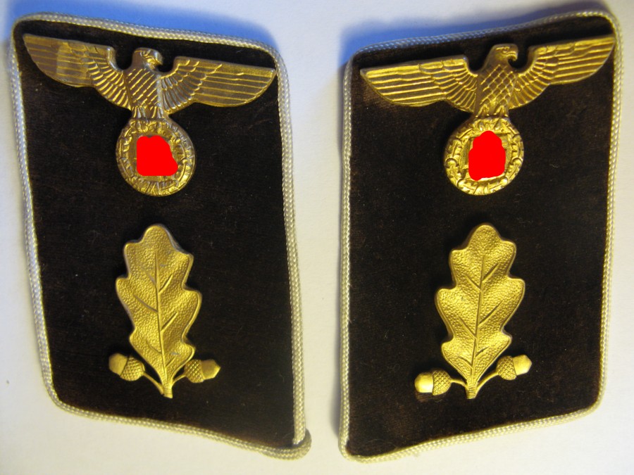 Paire de pattes de col à liseré blanc de leader politique 
