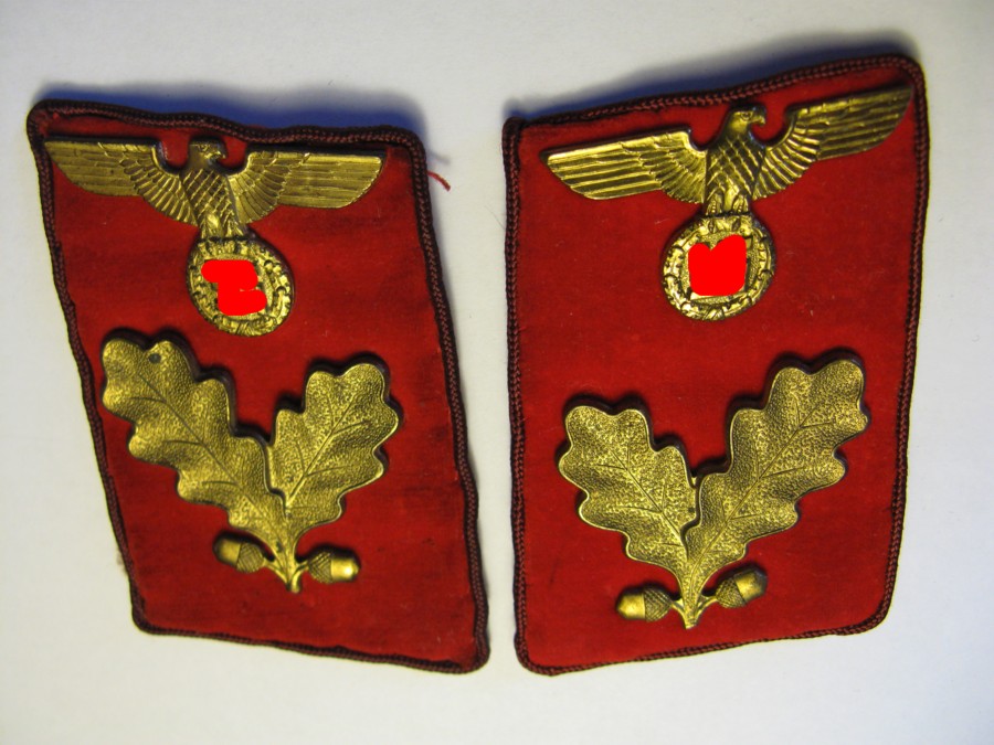 Paire de pattes de col à liseré rouge de leader politique