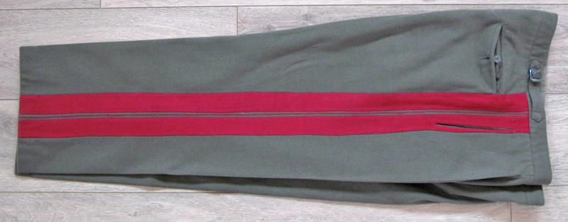 Pantalon d'officier d'état-major avec ses 