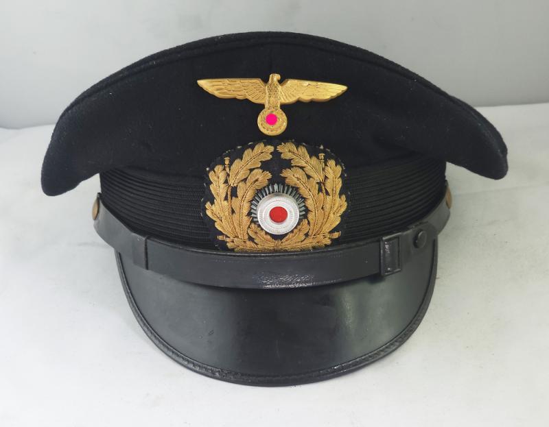 Casquette et étui à cigarette