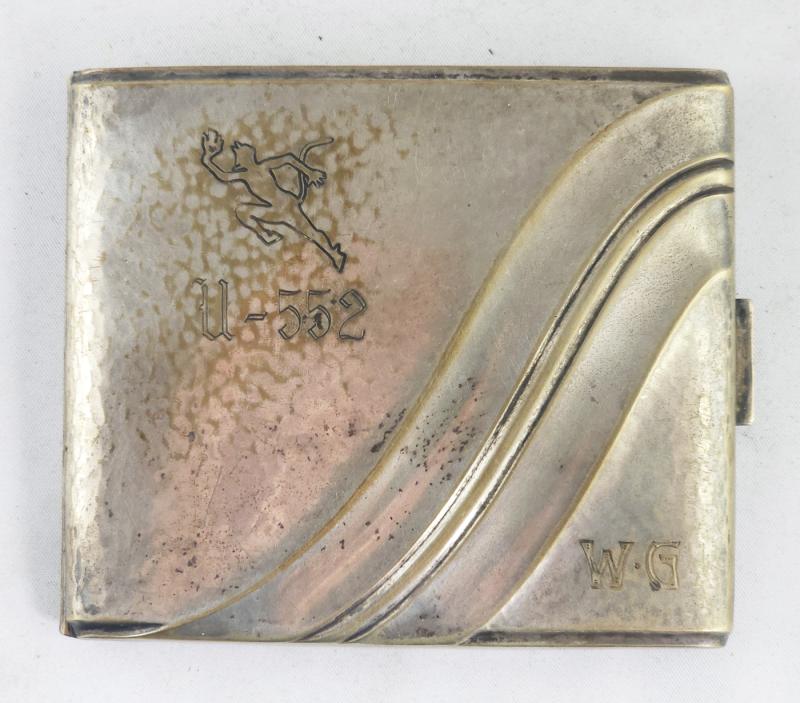 Casquette et étui à cigarette